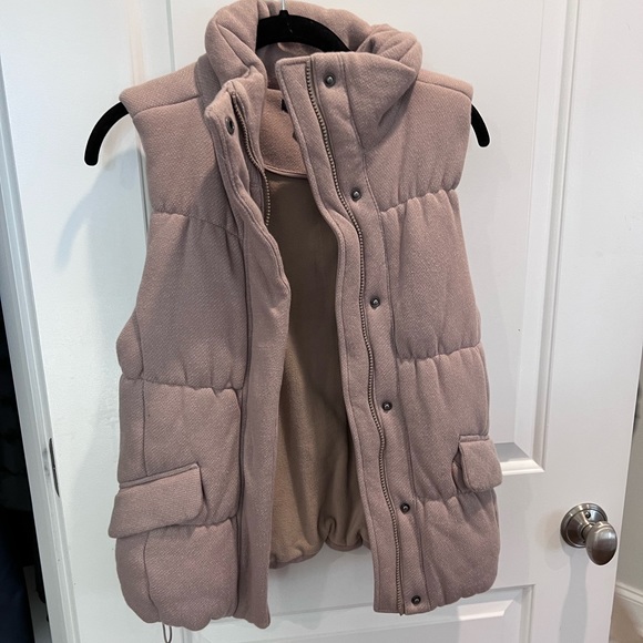 GAP Jackets & Coats Barely Worn Cute Cozy Gap Vest Light Brown